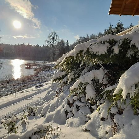 Ezerkalni Villa Raiskums Exteriör bild
