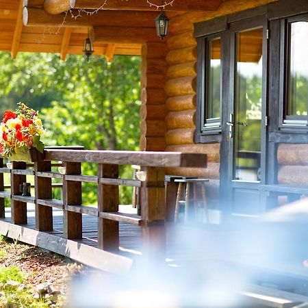 Ezerkalni Villa Raiskums Exteriör bild