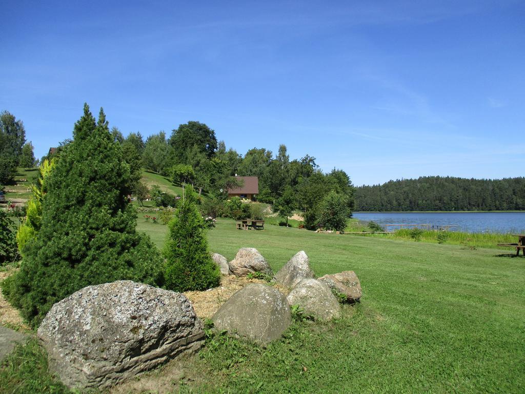 Ezerkalni Villa Raiskums Exteriör bild
