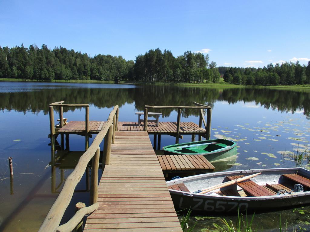 Ezerkalni Villa Raiskums Exteriör bild