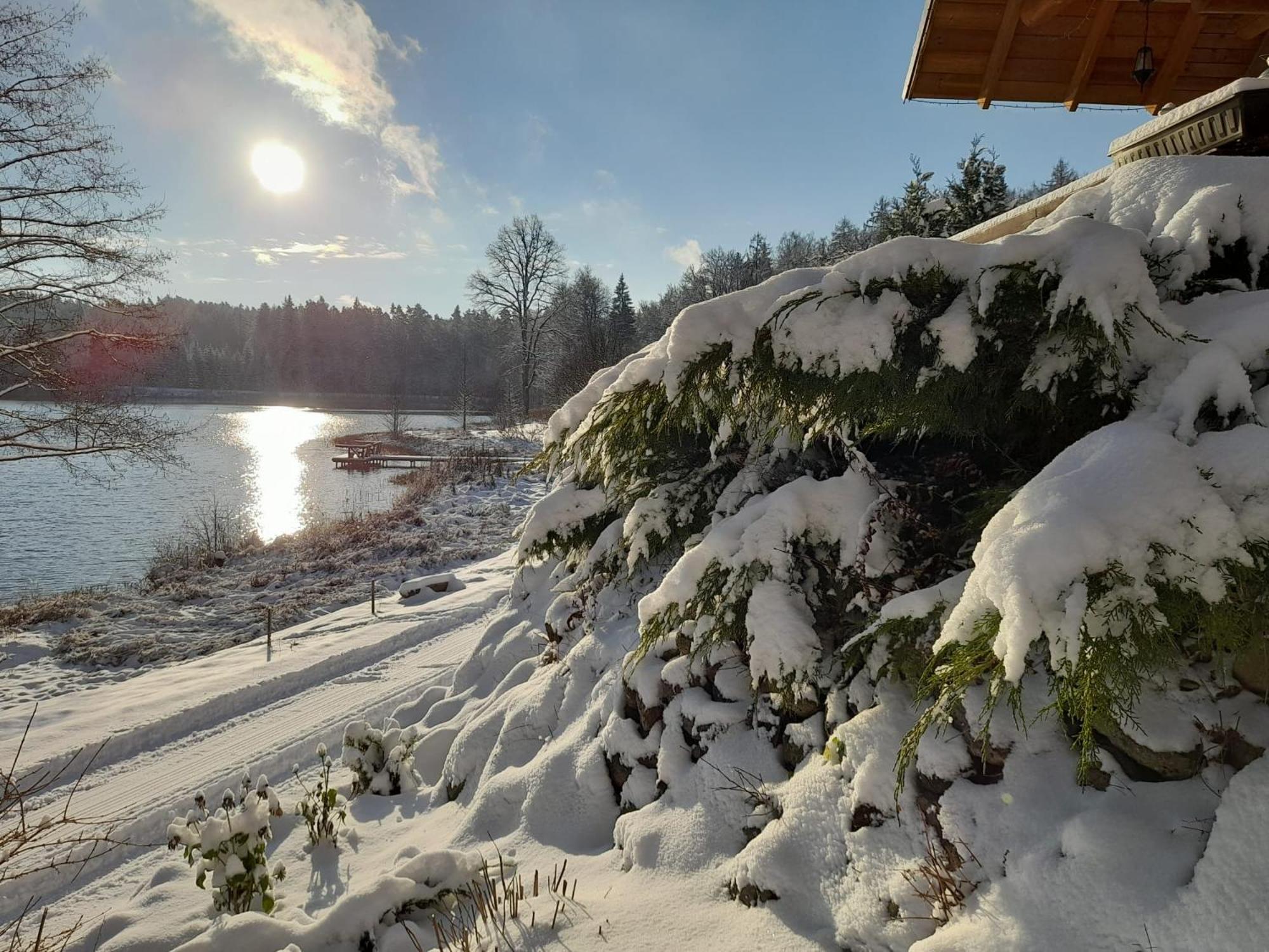 Ezerkalni Villa Raiskums Exteriör bild