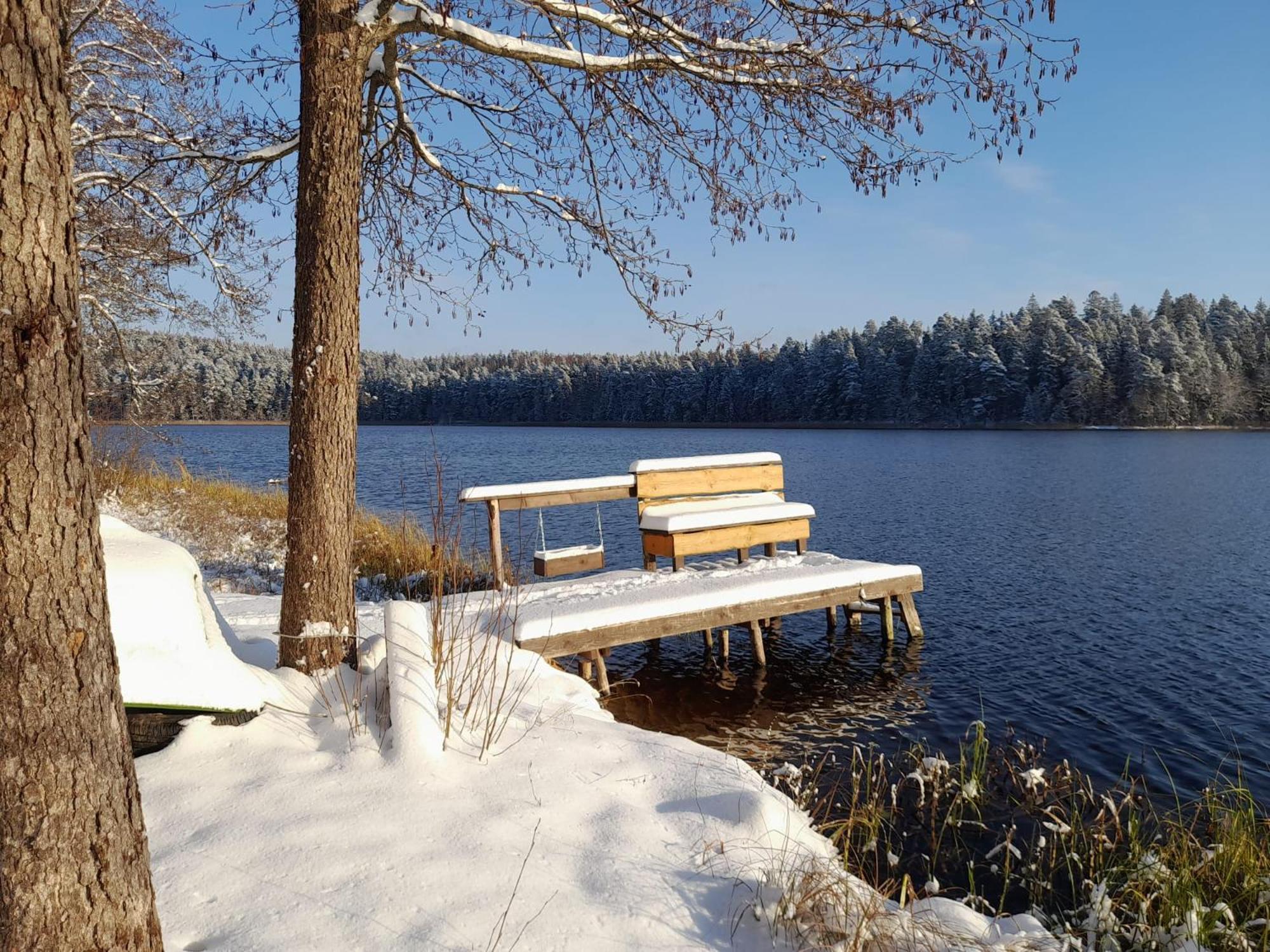 Ezerkalni Villa Raiskums Exteriör bild