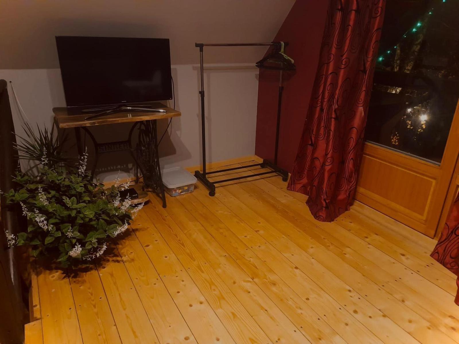 Ezerkalni Villa Raiskums Exteriör bild