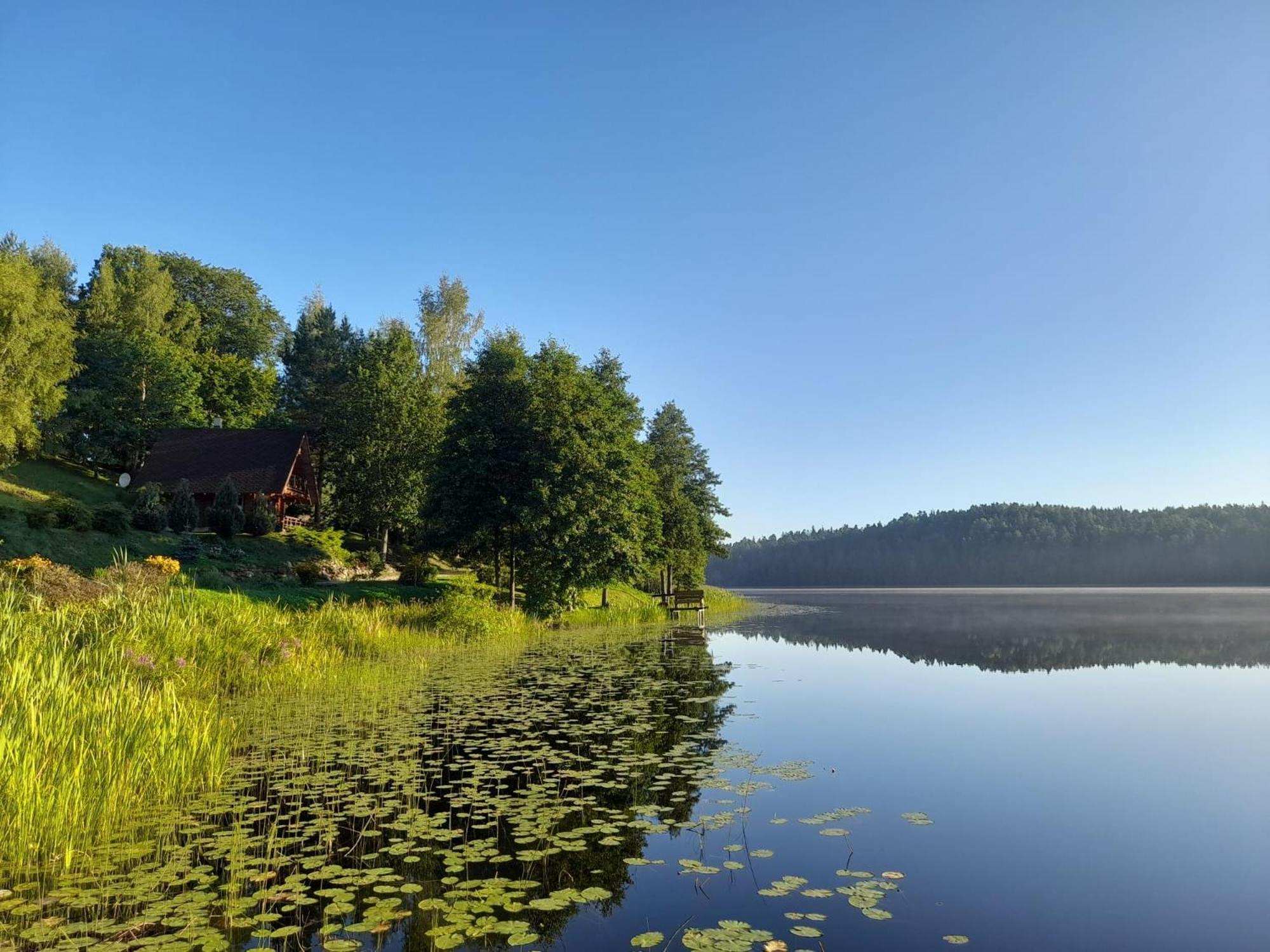 Ezerkalni Villa Raiskums Exteriör bild