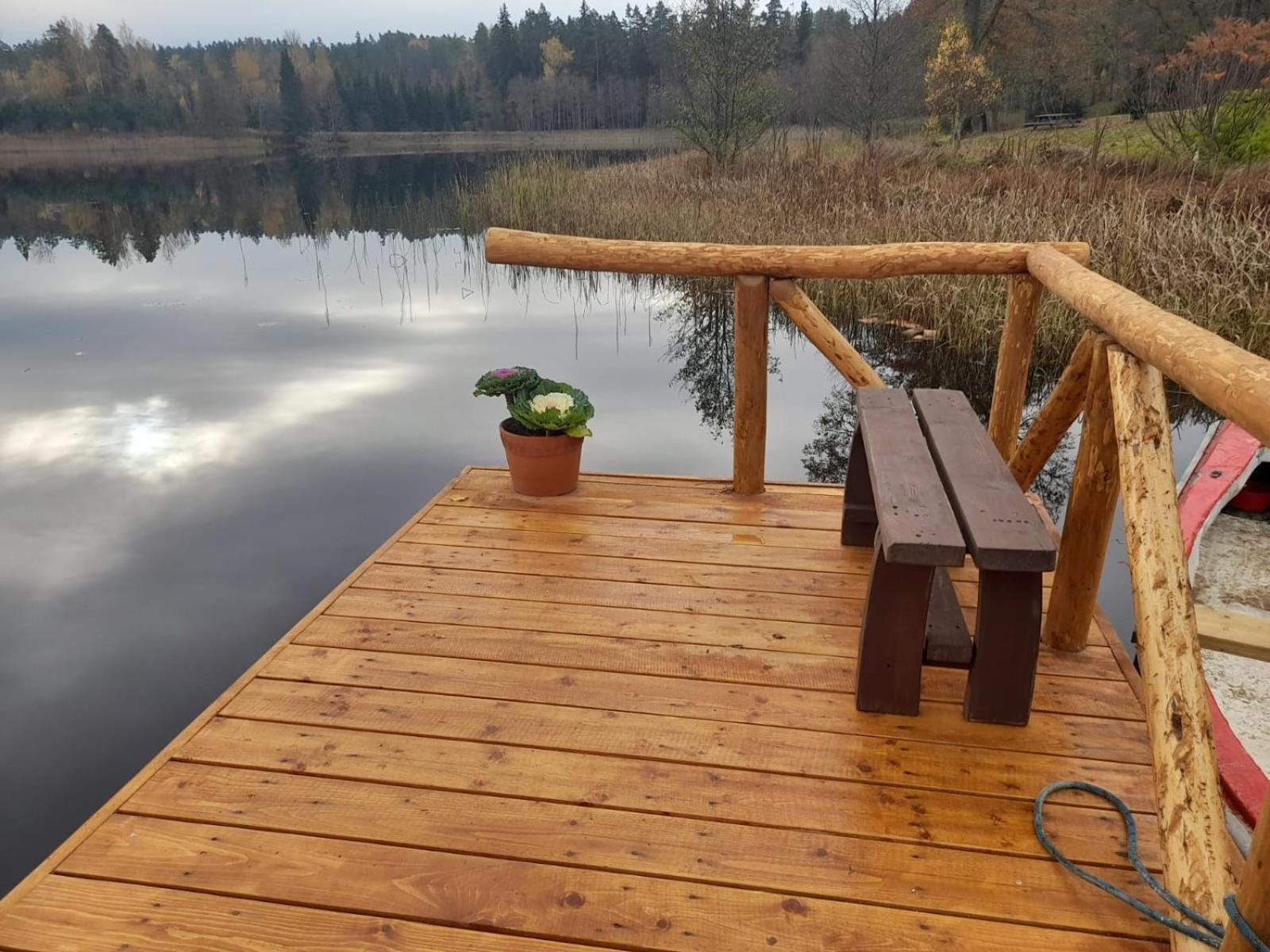 Ezerkalni Villa Raiskums Exteriör bild