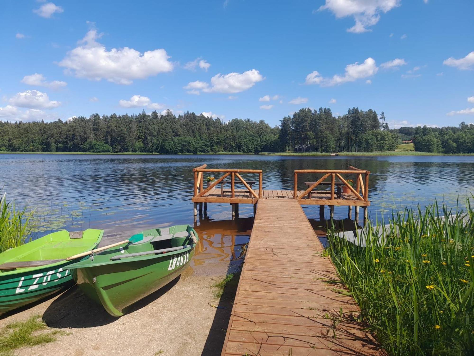 Ezerkalni Villa Raiskums Exteriör bild