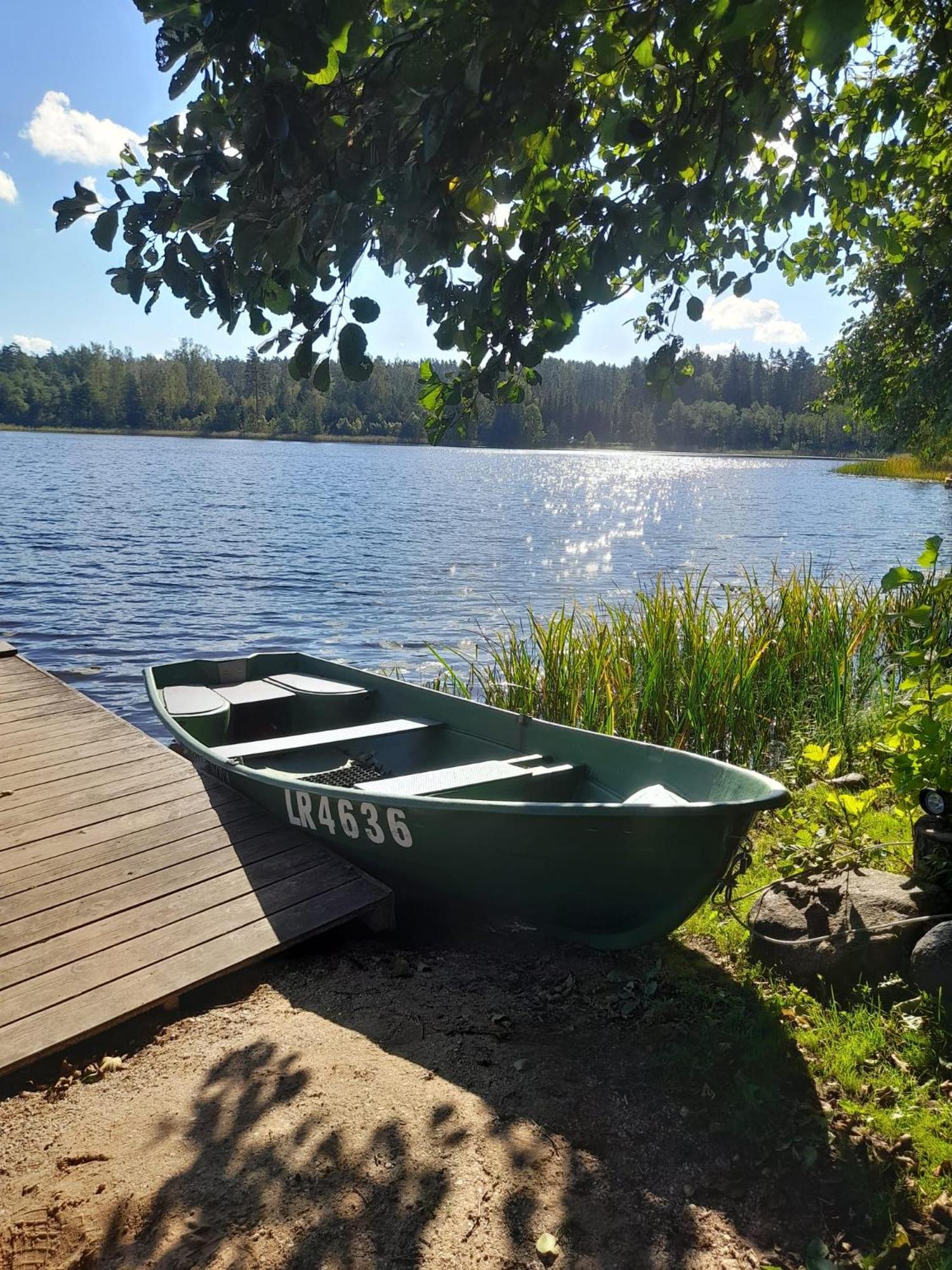 Ezerkalni Villa Raiskums Exteriör bild
