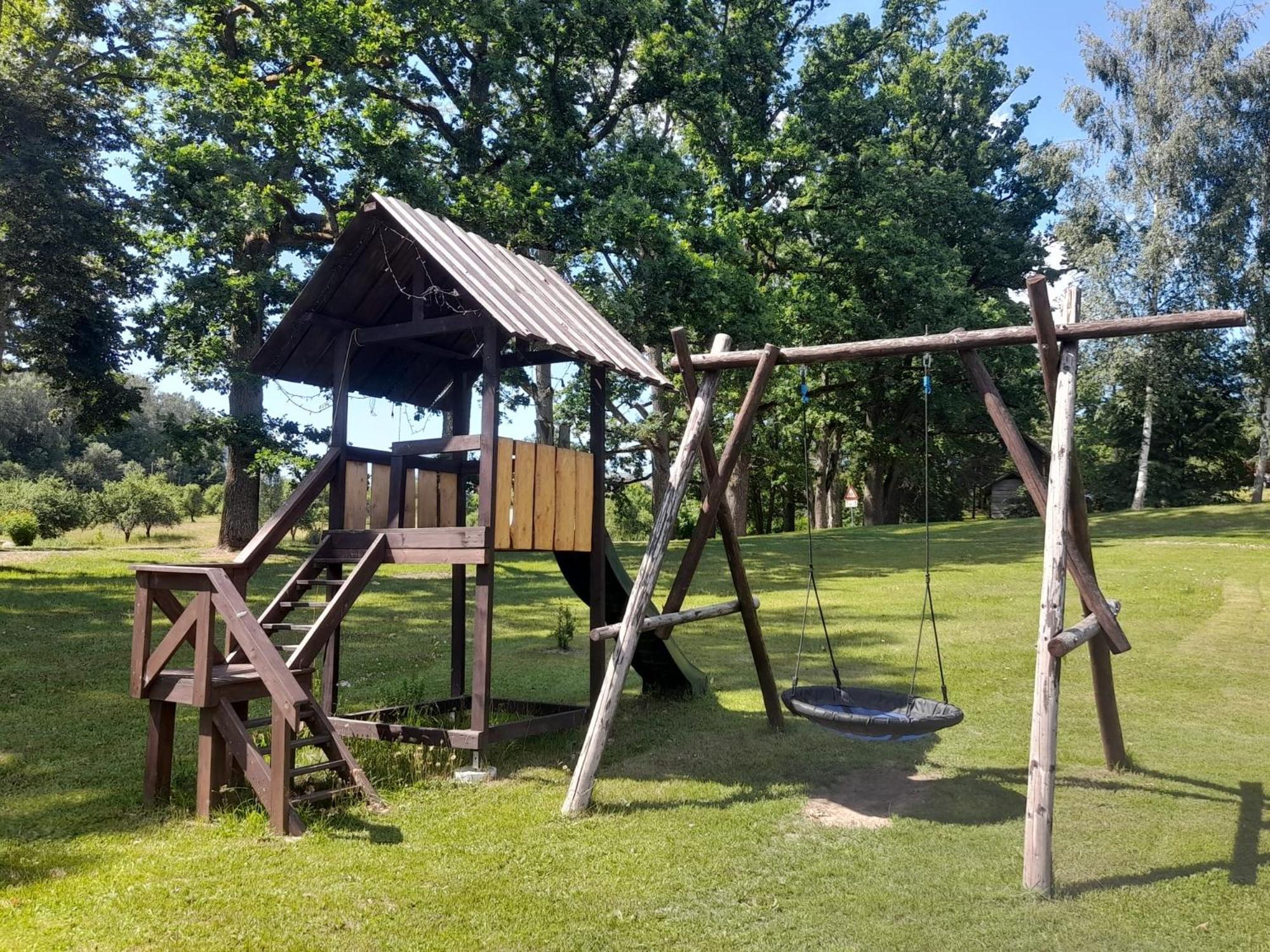 Ezerkalni Villa Raiskums Exteriör bild