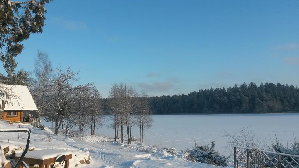 Ezerkalni Villa Raiskums Exteriör bild