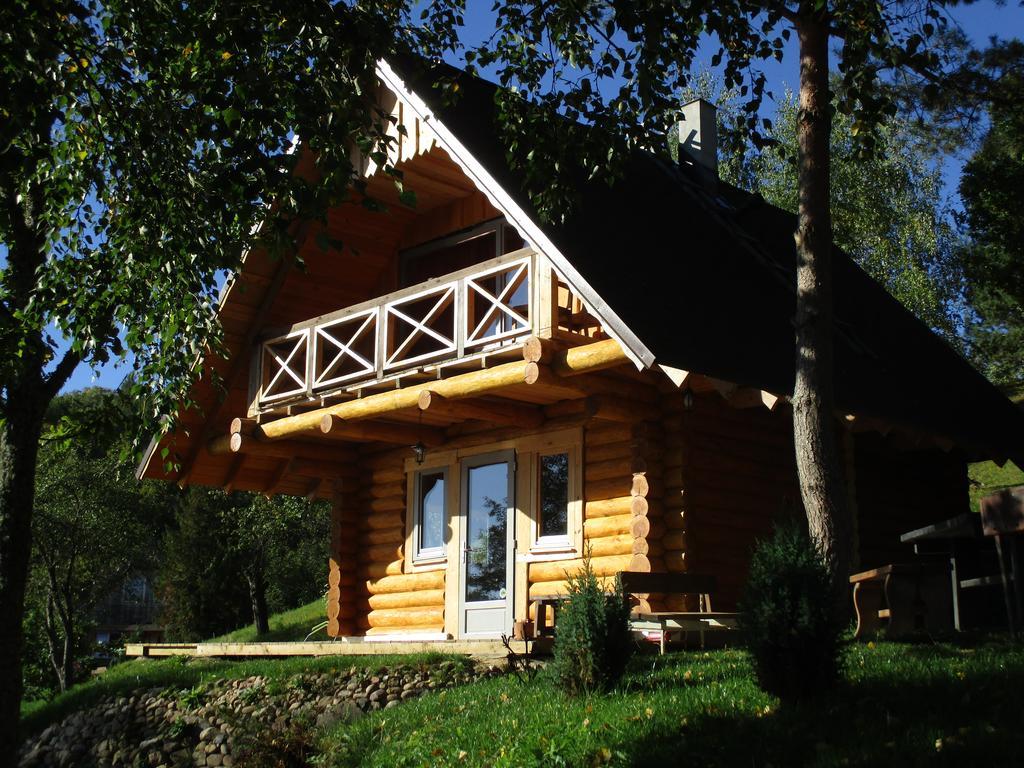 Ezerkalni Villa Raiskums Exteriör bild