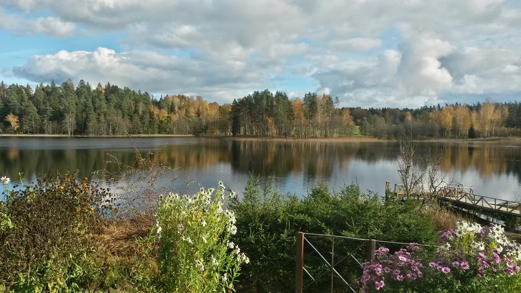 Ezerkalni Villa Raiskums Exteriör bild