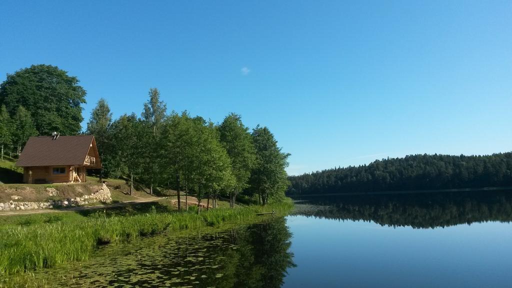 Ezerkalni Villa Raiskums Exteriör bild