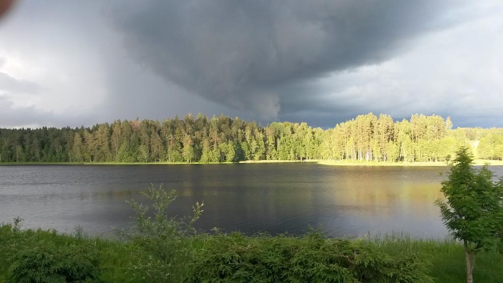 Ezerkalni Villa Raiskums Exteriör bild