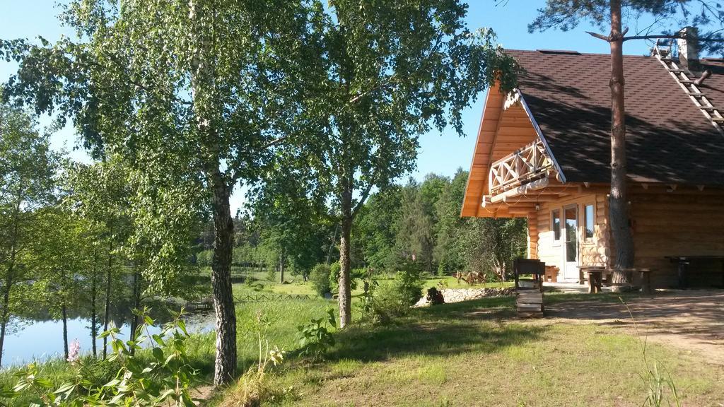 Ezerkalni Villa Raiskums Exteriör bild