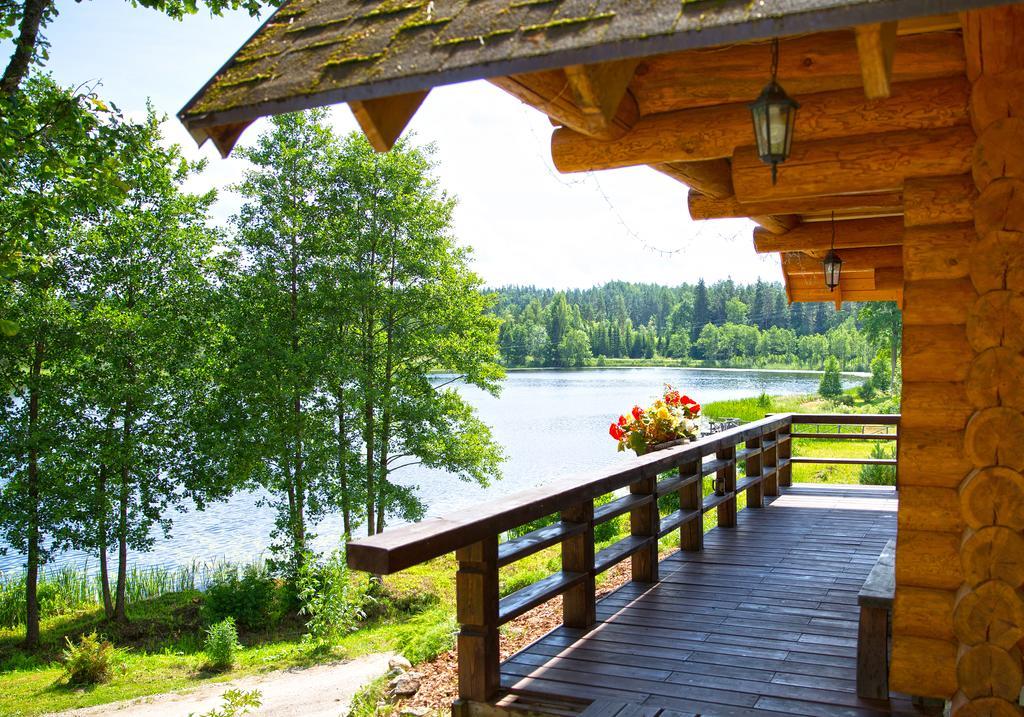 Ezerkalni Villa Raiskums Exteriör bild