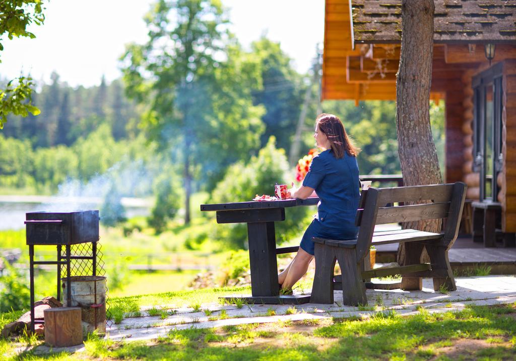 Ezerkalni Villa Raiskums Exteriör bild