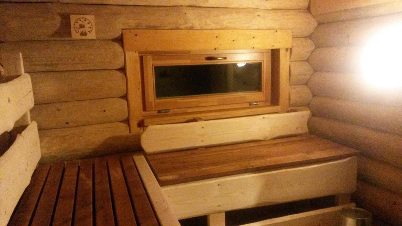 Ezerkalni Villa Raiskums Exteriör bild